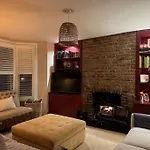 Homely Flat, Near Notting Hill