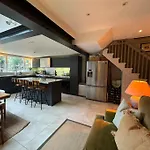 Homely Flat, Near Notting Hill