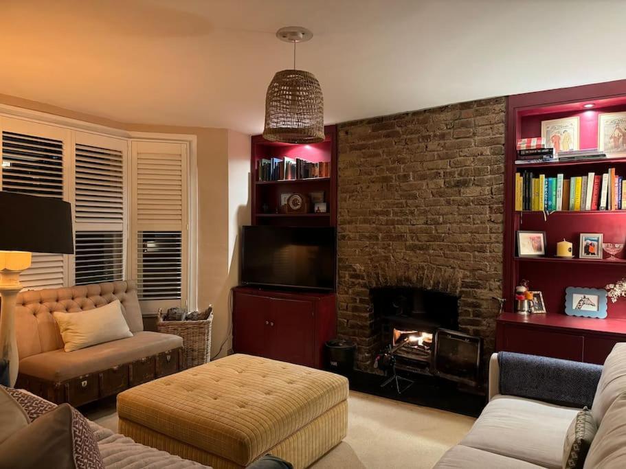 Homely Flat, Near Notting Hill