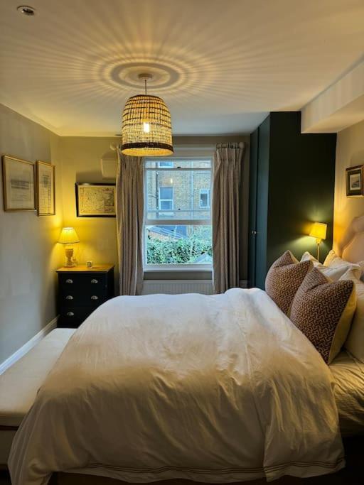 Homely Flat, Near Notting Hill