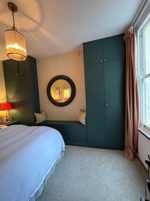 Homely Flat, Near Notting Hill *