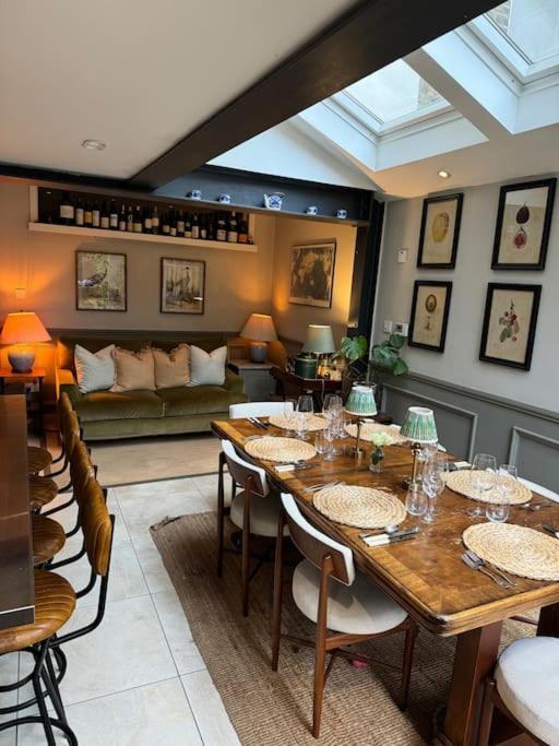 Homely Flat, Near Notting Hill *