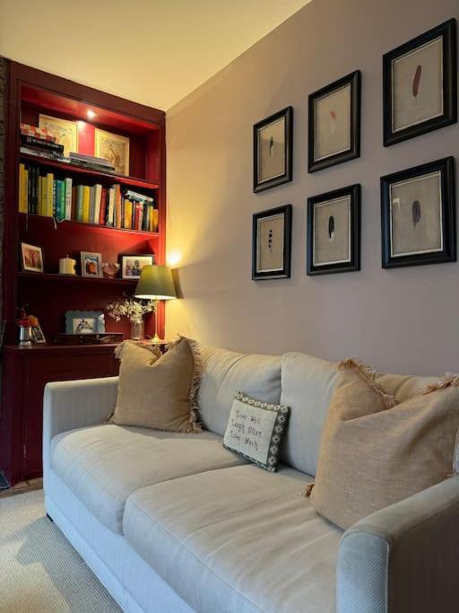 Homely Flat, Near Notting Hill Londra