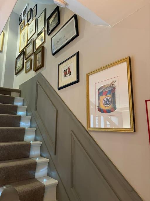 Homely Flat, Near Notting Hill